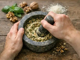 Sauce aux noix italienne : pesto di noci crémeux et authentique