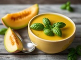 Découvrez la Fraîcheur Estivale : Soupe au Melon, Concombre et Basilic