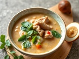 Découvrez la Tom Kha Kai : la soupe thaïlandaise au poulet qui fait sensation