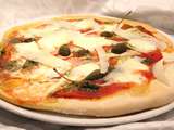 Pizza aux fromages et pesto