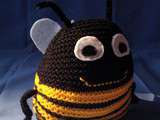 Abeille en peluche tricotée main