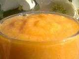 Smoothie mangue, pomme, carotte et gingembre