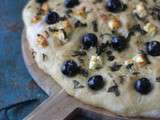 Focaccia aux olives noires, à la feta & au basilic