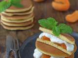 Sandwichs sucrés façon dorayaki, aux abricots & chantilly à l’Amaretto