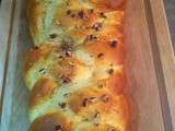 Challah pour le Défi boulange, légèrement aromatisée au sirop d'érable, parsemée d'éclats de noix de pécan