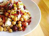 Salade de pois chiches à la feta et aux tomates séchées