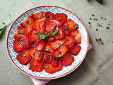 Carpaccio de fraises, basilic et poivre de Sichuan