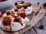 Pavlova fruits rouges et fruits de la passion