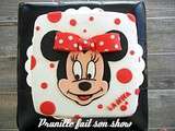 Gateau Minnie Mouse à pois rouge