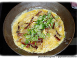 Omelette aux oignons nouveaux et aux lardons