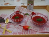 Soupe froide de fraises au basilic et citron vert