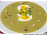 Veloute aux verts de poireau, a l'oeuf mollet et aux noisettes