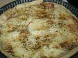 Pizza aux asperges, bacon et 3 fromages