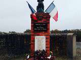 Célébration du 11 Novembre, les élus, les Arbladais, et tout ces enfants qui ont déposé des fleurs et entonné la Marseillaise... #devoirdememoire #commemoration #Gers #France