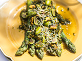 Asperges vapeur, verveine et pistache : recette printanière
