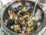 Moules aux haricots blancs, ail romarin : la Provence dans l’assiette