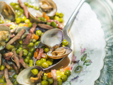 Petits pois à la française aux palourdes : une délicieuse recette terre-mer