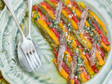 Salade de poivrons en rayures, anchois et vinaigrette à l’ail