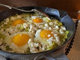 Oeufs braisés aux poireaux et zaatar, inspirés de la recette de Yotam Ottolenghi