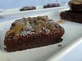 Brownies au chocolat et sa sauce caramel