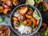 Douceur et gourmandise : plongez dans la saveur irrésistible des boulettes aux pêches ! 🍑🍽️