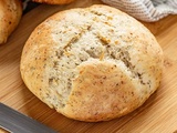 Pain rustique au Parmesan, ail et herbes