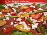 Carpaccio de bresaola, nectarines, fraises et chèvre au miel sur lit de rucola