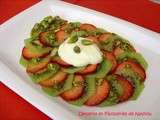 Carpaccio de fraises et kiwis au coulis de menthe-pistache, crème au fromage frais