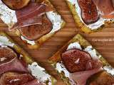 Focaccia garnie au chèvre frais, figues poêlées au miel et jambon de Parme