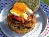 Hamburger australien à l'ananas grillé et oeuf sur le plat