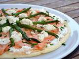 Pizza à la ricotta, saumon fumé et asperges vertes