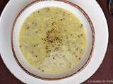 Potage aux poireaux, grains de moutarde à l'ancienne et cheddar