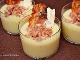 Verrines de velouté de pommes de terre au gorgonzola, crevettes grises et lard grillé