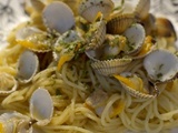 Spaghettis aux coques ail, persil et vin blanc