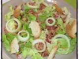 Salade aux lardons et aux petits oignons