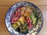 Buddha bowl au kaki, sauce tahini et miso