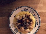 Polenta crémeuse au céleri rave rôti, champignons et reblochon