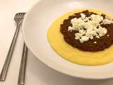 Polenta, sauce  bolognaise  aux lentilles et feta