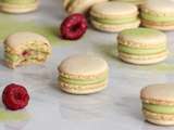 Macaron thé matcha et coeur framboise