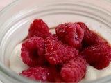 Overnight porridge, chocolat, yaourt et framboises