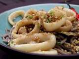 Calamars sautés à l'ail et mélange dukkah, nouilles soba