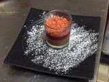 Mousse au chocolat avec son colis de fruits rouges et son crumble