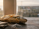 Comment cuire un bar de 1,5 kg en croûte de sel sans assécher la chair