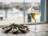 Muscadet sur lie ou classique : lequel pour des huîtres de Bretagne