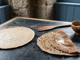 Vraie galette au blé noir ou imitation ? Le guide d’un artisan pour ne plus se tromper
