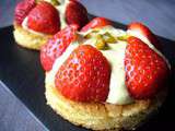 Tartelettes fraise, pistache & cardamome