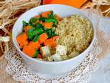 Bol végétal au curry de potiron et épinards, tofu et quinoa