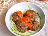 Boulettes de lentilles vertes, sauce tomate et spaghetti crus de courgettes