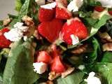 Salade d'épinards, fraises, chèvre et noix