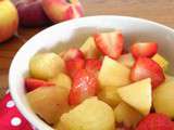 Salade de pomme, pêche plate et fraise à la fleur d'oranger